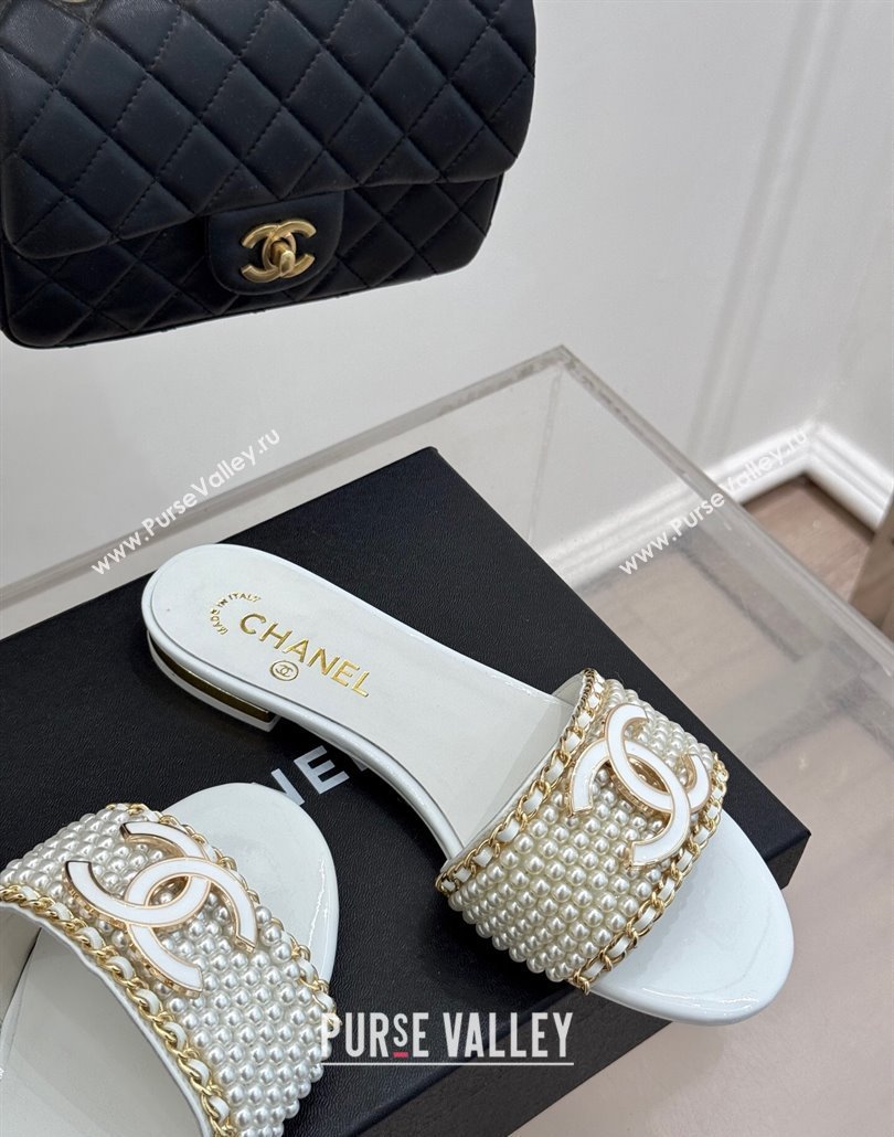 Chanel Pearls and Chain Flat Slides Sandal White 2025 CH030412 (MD-250304157)
