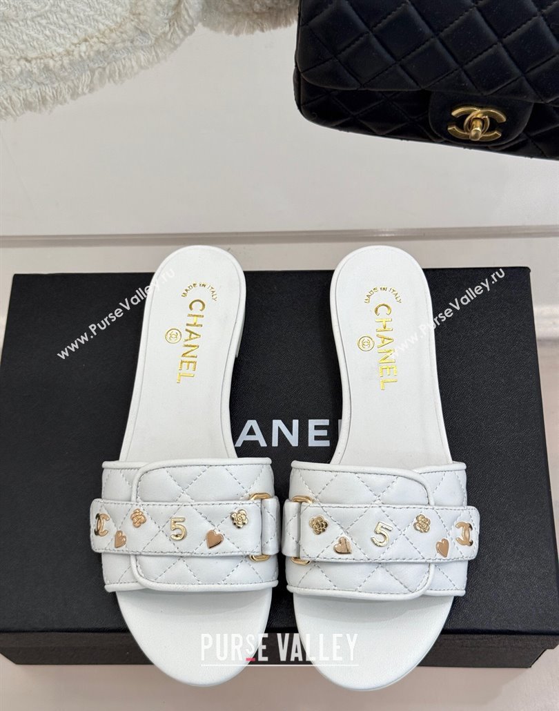 Chanel Quilted Lambskin Flat Slides Sandal with Charm and Buckle White 2025 CH030413 (MD-250304159)