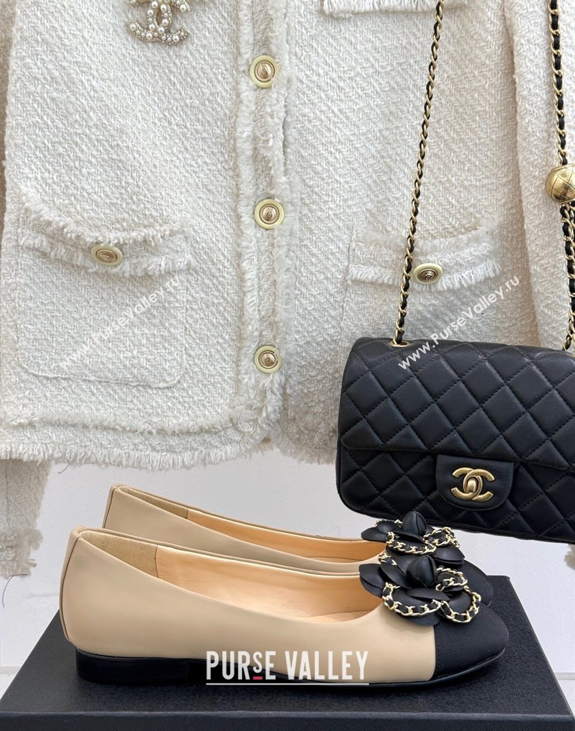 Chanel Lambskin Ballet Flats with Camellia Bloom and Chain Beige 2025 CH030306 (MD-250303061)
