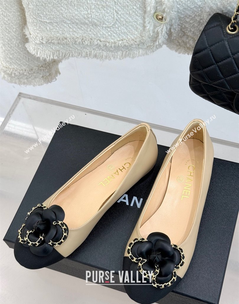 Chanel Lambskin Ballet Flats with Camellia Bloom and Chain Beige 2025 CH030306 (MD-250303061)