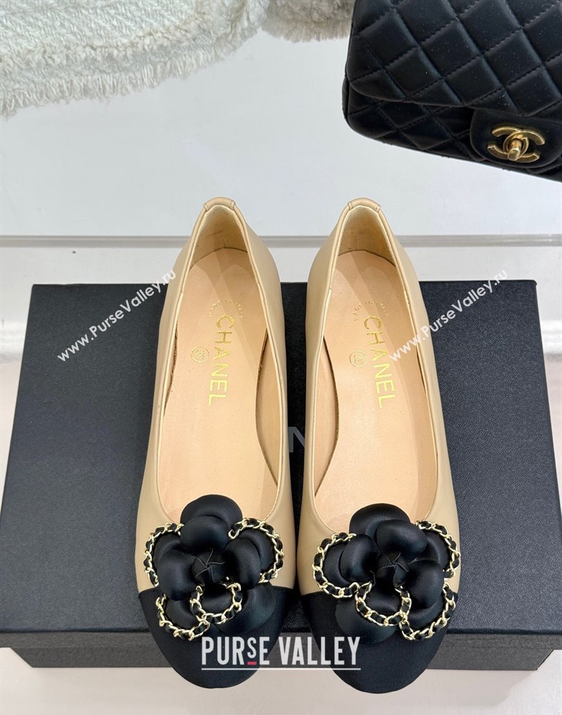 Chanel Lambskin Ballet Flats with Camellia Bloom and Chain Beige 2025 CH030306 (MD-250303061)