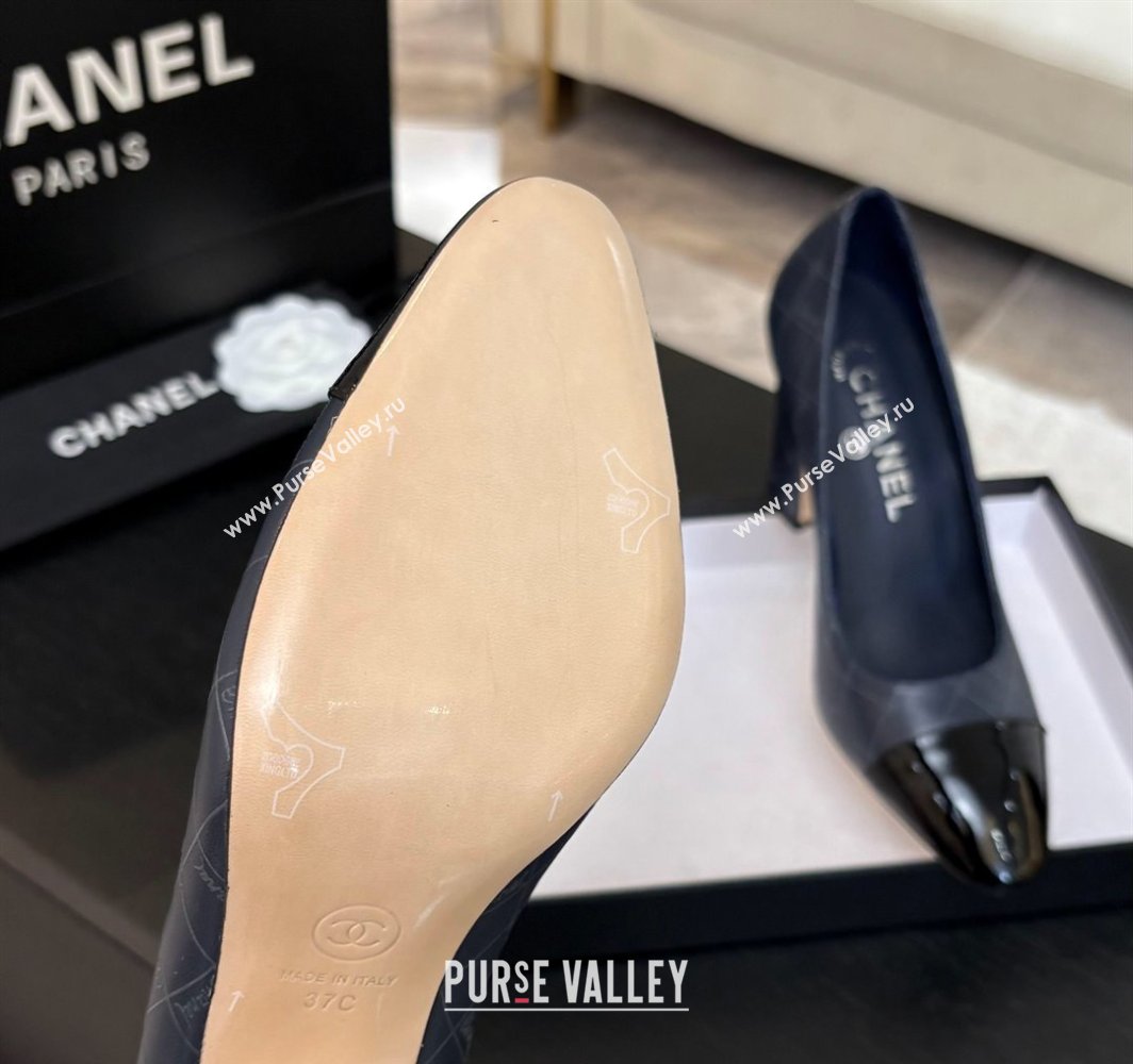 Chanel Printed Quilted Patent Calfskin Leather Pumps 8.5cm Navy Blue 2025 G45509 (MD-250228100)