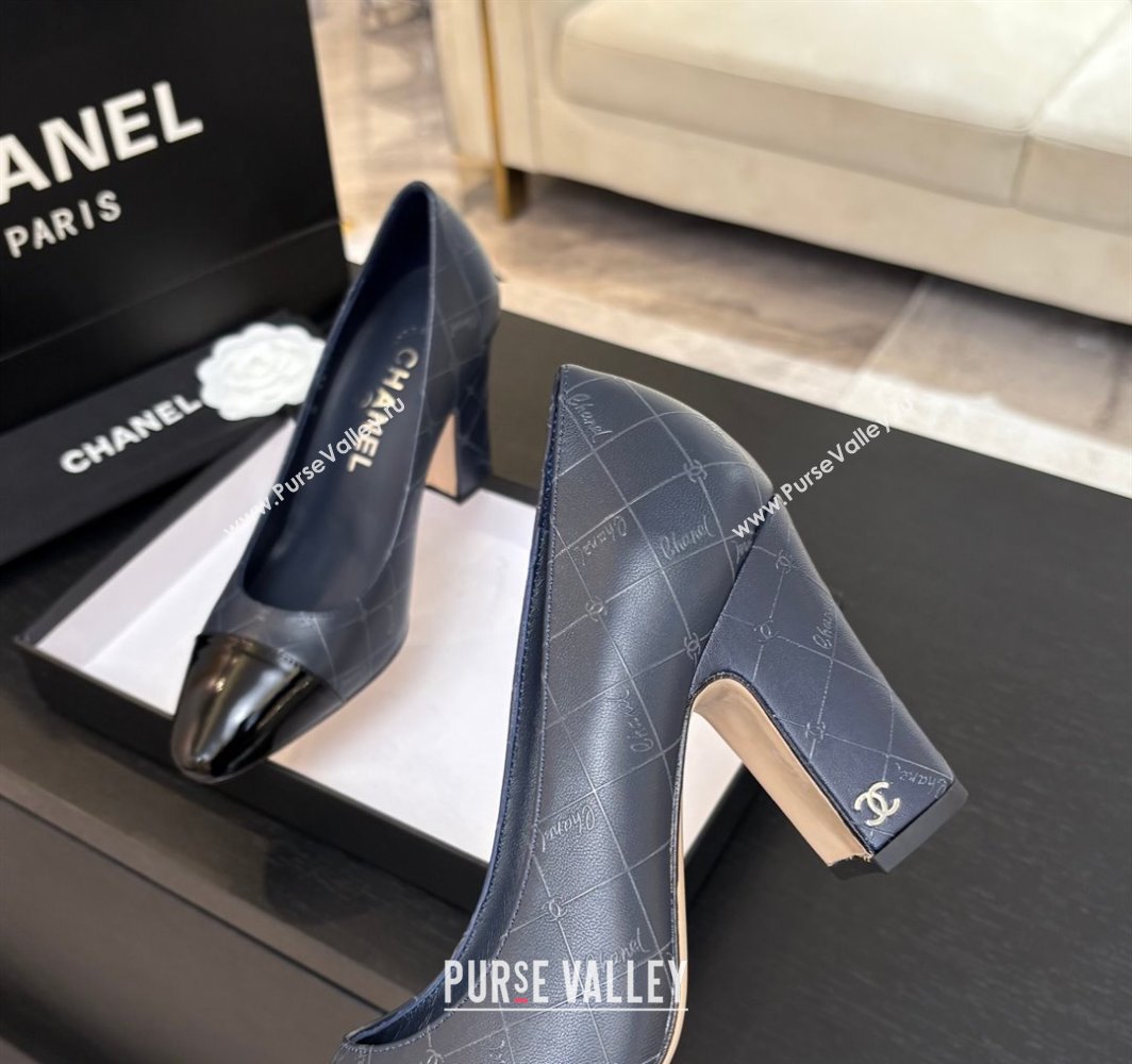 Chanel Printed Quilted Patent Calfskin Leather Pumps 8.5cm Navy Blue 2025 G45509 (MD-250228100)
