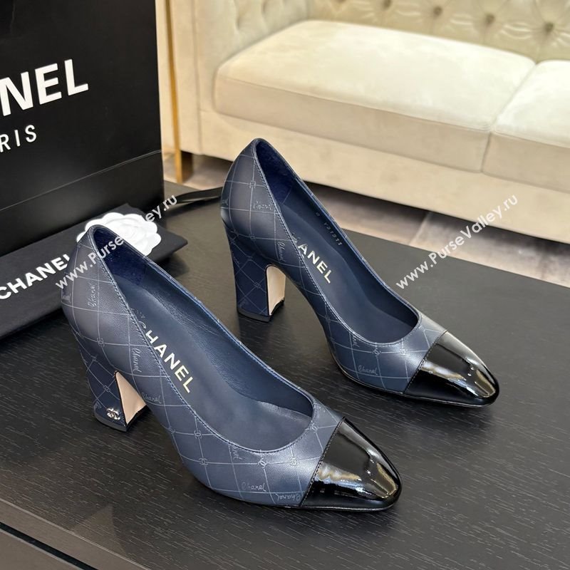 Chanel Printed Quilted Patent Calfskin Leather Pumps 8.5cm Navy Blue 2025 G45509 (MD-250228100)