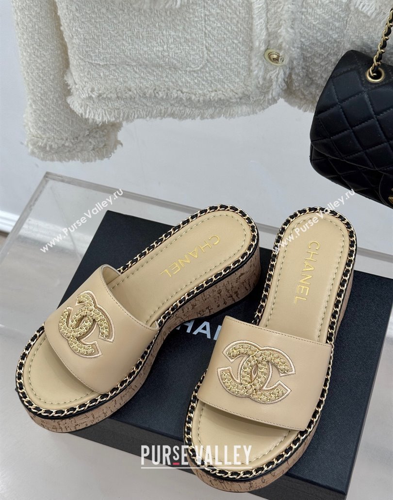 Chanel Calfskin Wedge Slides Sandal with Chain CC Beige 2025 CH030403 (MD-250304064)