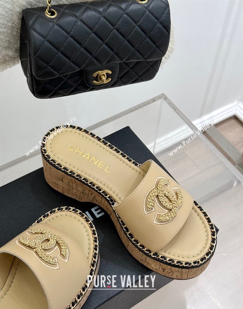 Chanel Calfskin Wedge Slides Sandal with Chain CC Beige 2025 CH030403 (MD-250304064)