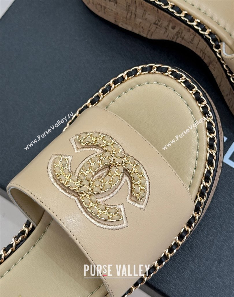 Chanel Calfskin Wedge Slides Sandal with Chain CC Beige 2025 CH030403 (MD-250304064)