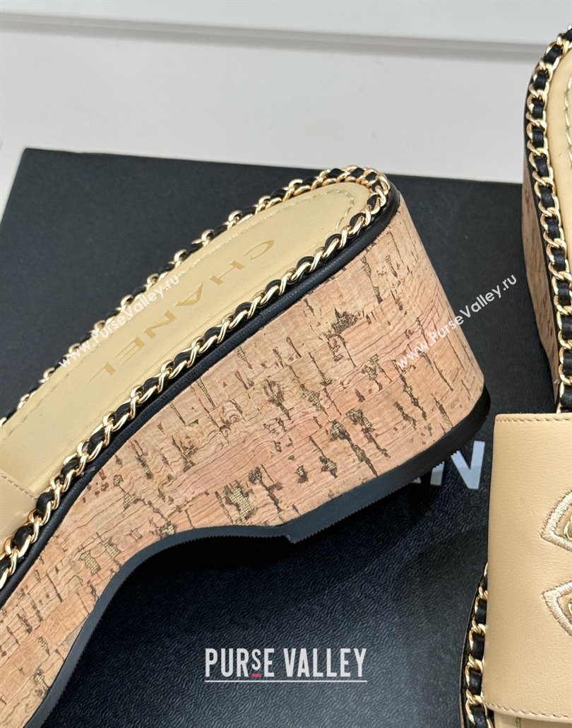 Chanel Calfskin Wedge Slides Sandal with Chain CC Beige 2025 CH030403 (MD-250304064)