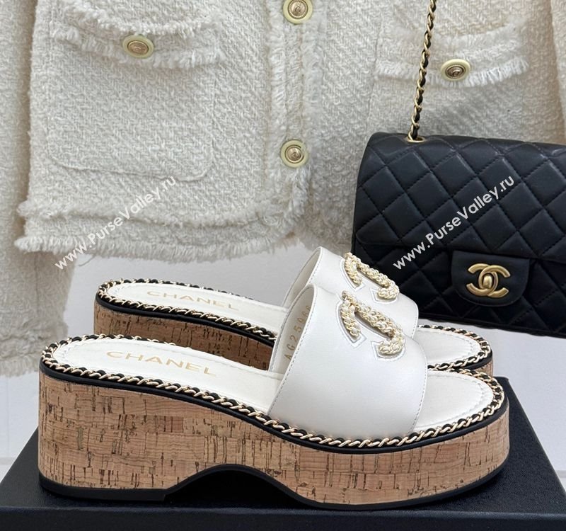 Chanel Calfskin Wedge Slides Sandal with Chain CC White 2025 CH030403 (MD-250304065)