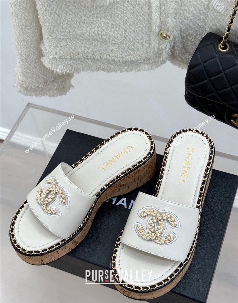 Chanel Calfskin Wedge Slides Sandal with Chain CC White 2025 CH030403 (MD-250304065)
