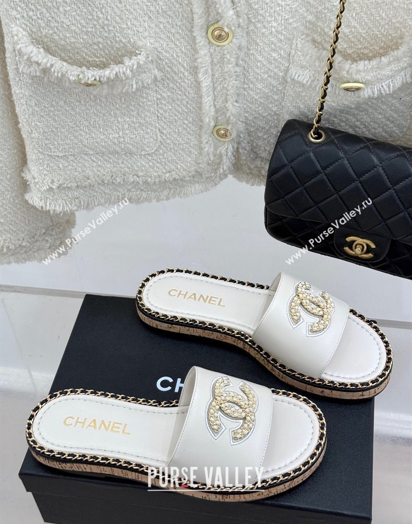 Chanel Calfskin Flat Slides Sandal with Chain CC White 2025 CH030403 (MD-250304072)