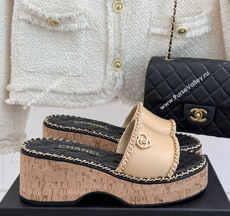 Chanel Calfskin Wedge Slides Sandal with Chain and Heart Beige 2025 CH030402 (MD-250304016)