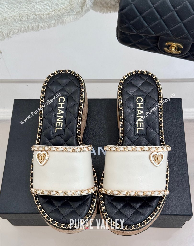 Chanel Calfskin Wedge Slides Sandal with Chain and Heart White 2025 CH030402 (MD-250304017)