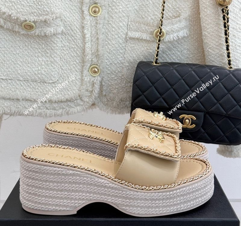 Chanel Lambskin Wedge Slides Sandal with Foldover and Chain Beige 2025 CH030404 (MD-250304086)