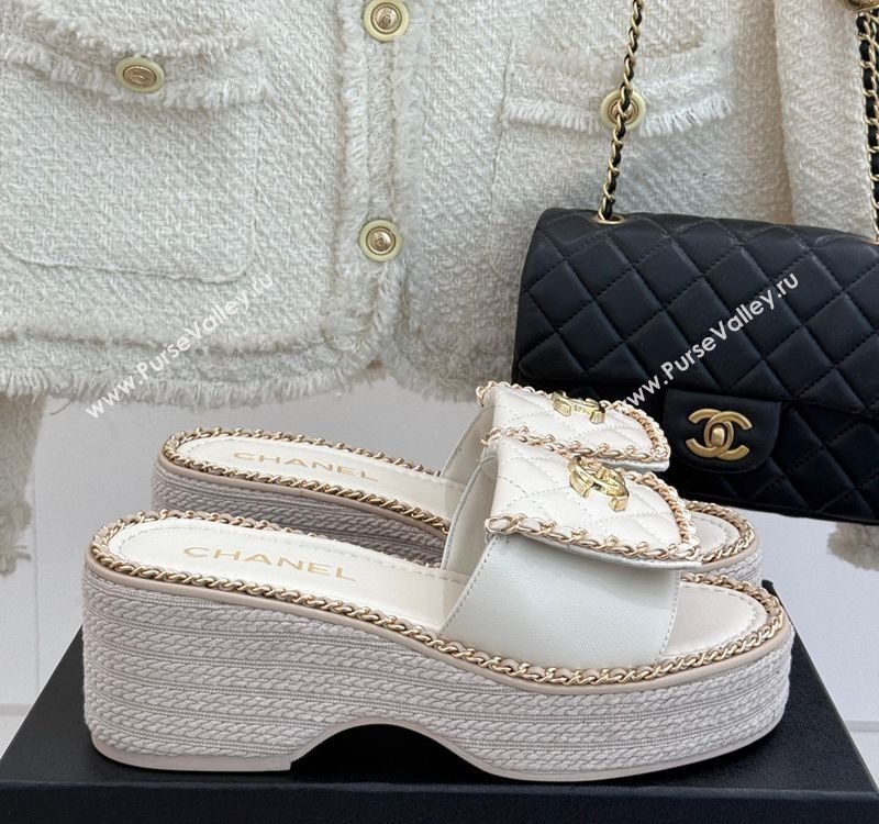 Chanel Lambskin Wedge Slides Sandal with Foldover and Chain White 2025 CH030404 (MD-250304089)