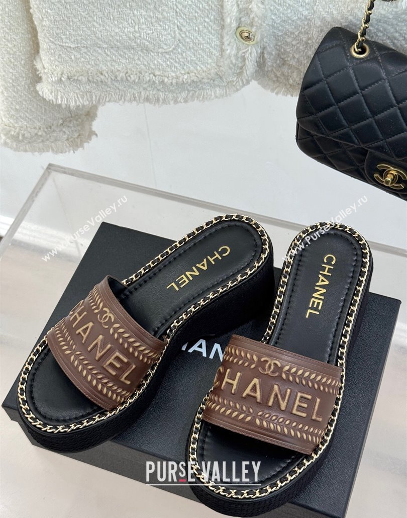 Chanel Calfskin Wedge Slides Sandal with Chain Brown 2025 CH030405 (MD-250304097)