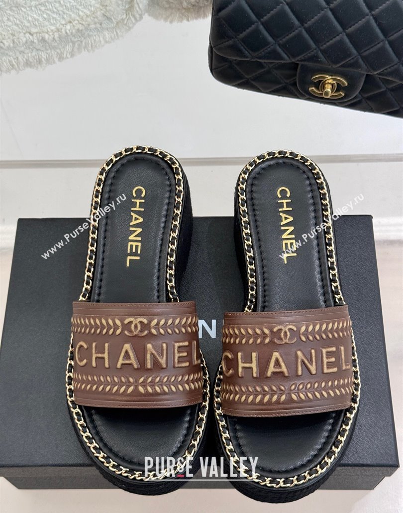 Chanel Calfskin Wedge Slides Sandal with Chain Brown 2025 CH030405 (MD-250304097)