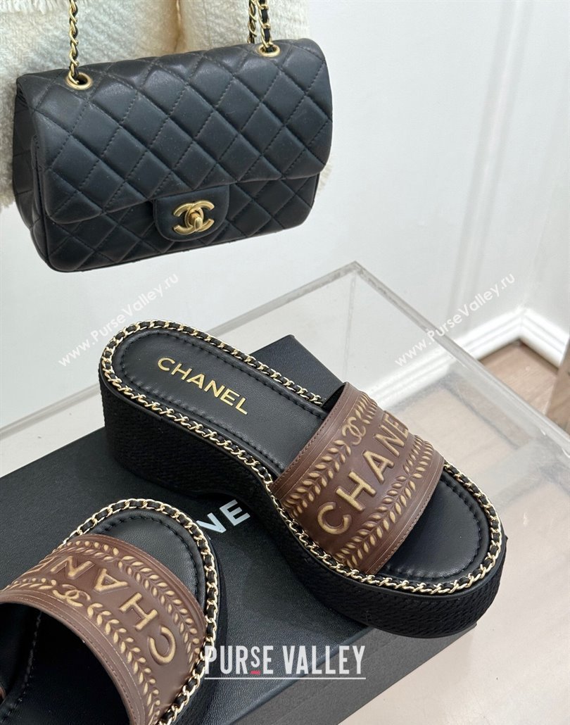 Chanel Calfskin Wedge Slides Sandal with Chain Brown 2025 CH030405 (MD-250304097)