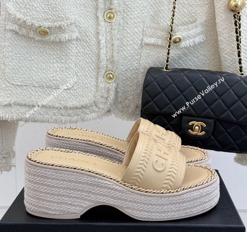 Chanel Calfskin Wedge Slides Sandal with Chain Beige 2025 CH030405 (MD-250304100)