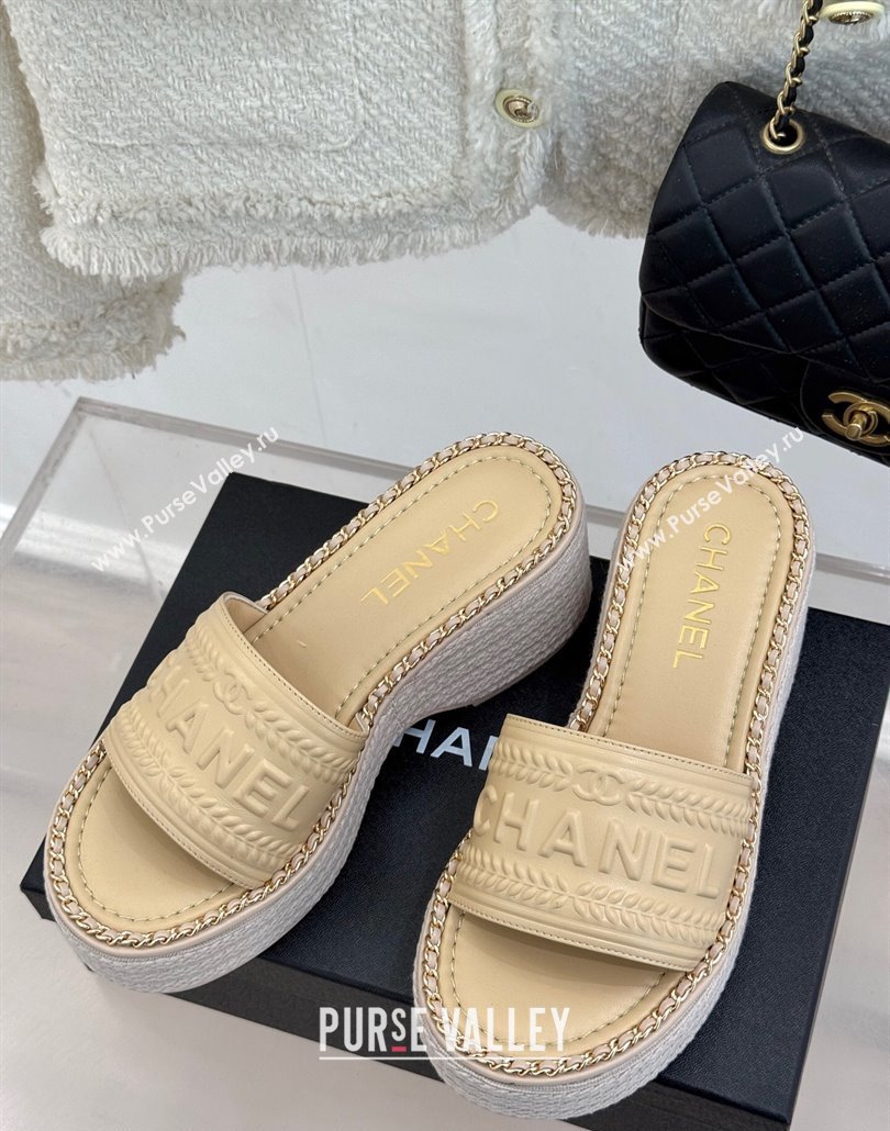Chanel Calfskin Wedge Slides Sandal with Chain Beige 2025 CH030405 (MD-250304100)