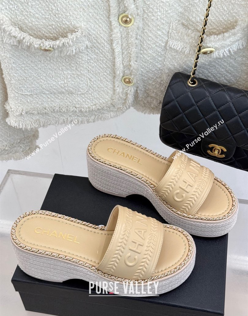 Chanel Calfskin Wedge Slides Sandal with Chain Beige 2025 CH030405 (MD-250304100)