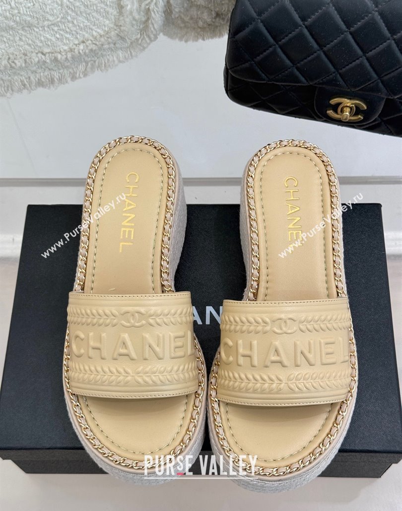 Chanel Calfskin Wedge Slides Sandal with Chain Beige 2025 CH030405 (MD-250304100)