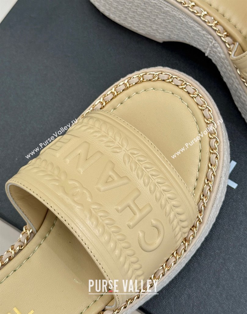 Chanel Calfskin Wedge Slides Sandal with Chain Beige 2025 CH030405 (MD-250304100)