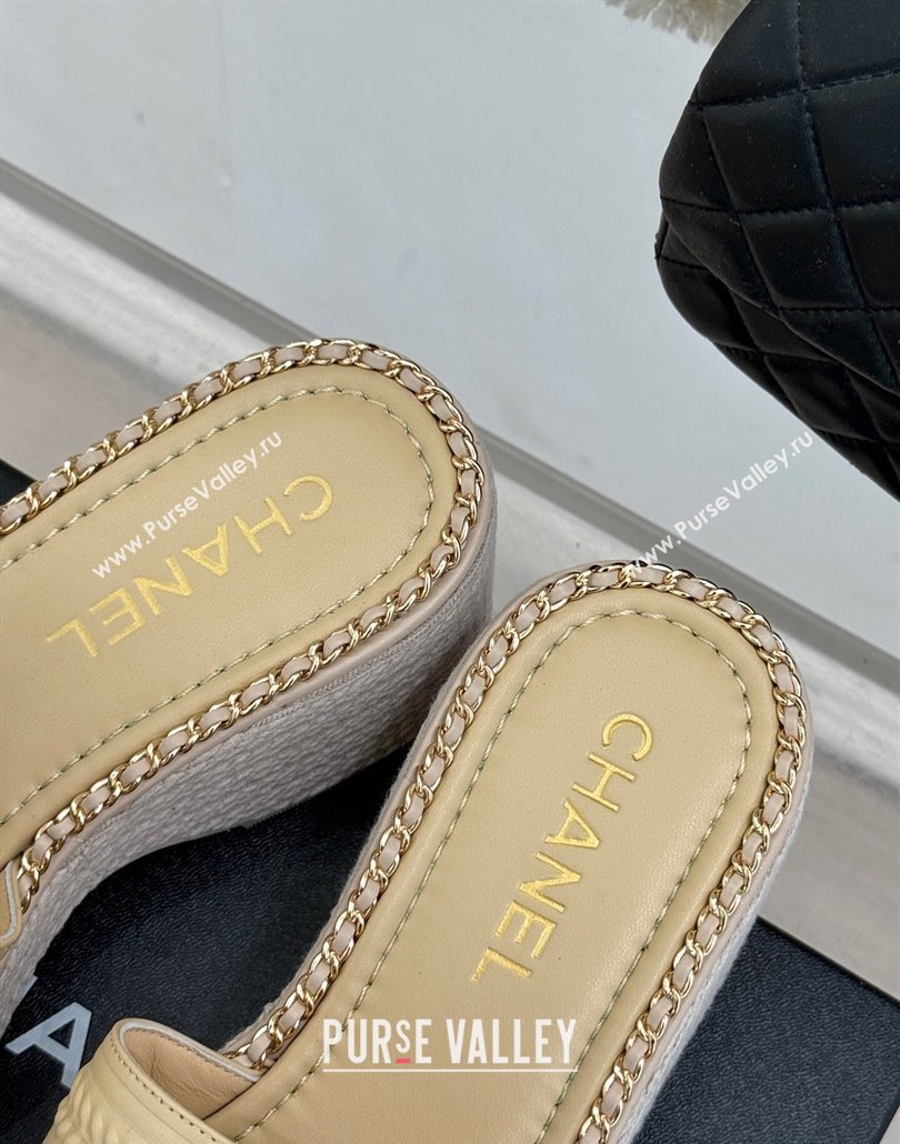 Chanel Calfskin Wedge Slides Sandal with Chain Beige 2025 CH030405 (MD-250304100)