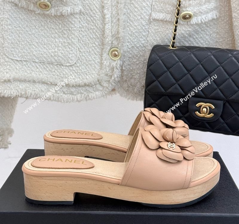 Chanel Tweed Wood-Like Platform Slides Sandal 4cm with Camellia Bloom Beige 2025 CH030305 (MD-250303056)