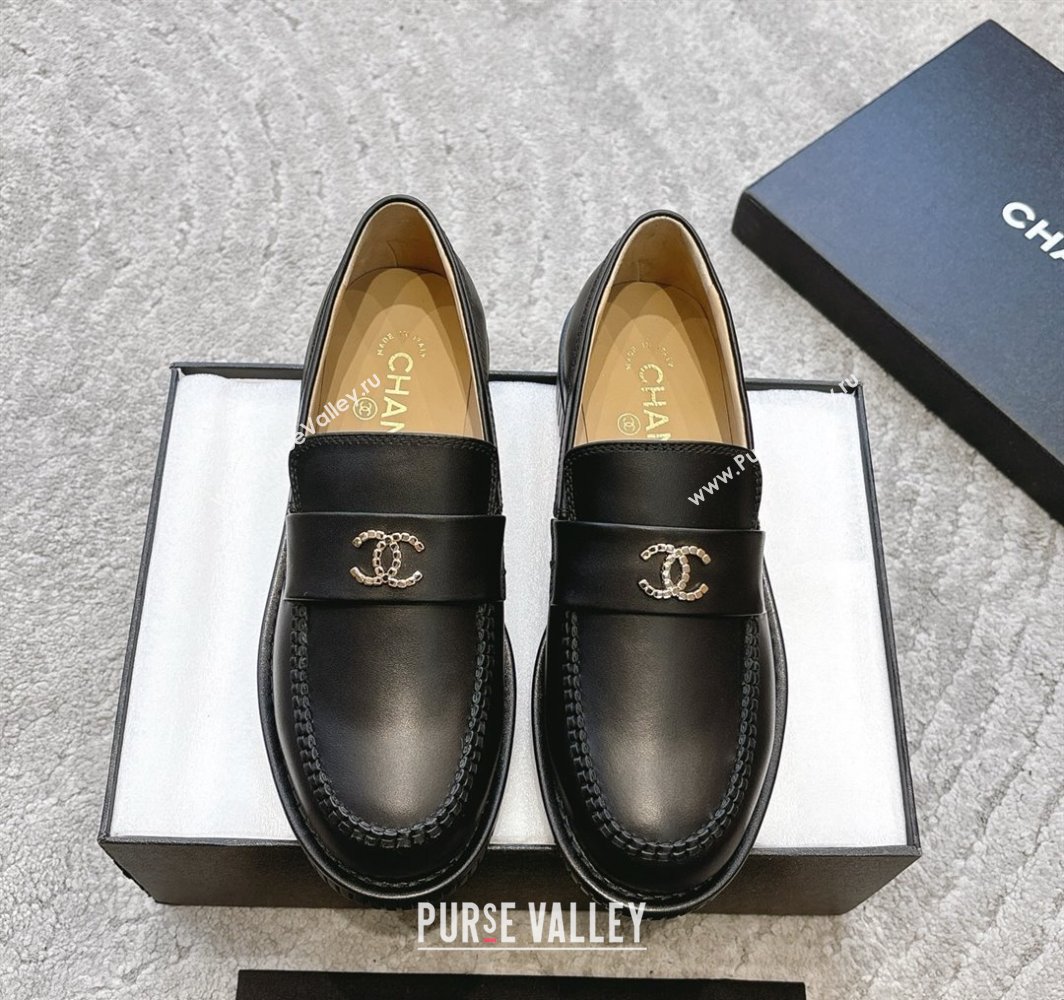 Chanel Calfskin Leather Loafers with Metal-Tone CC G46112 Black 2025 (KL-250305006)