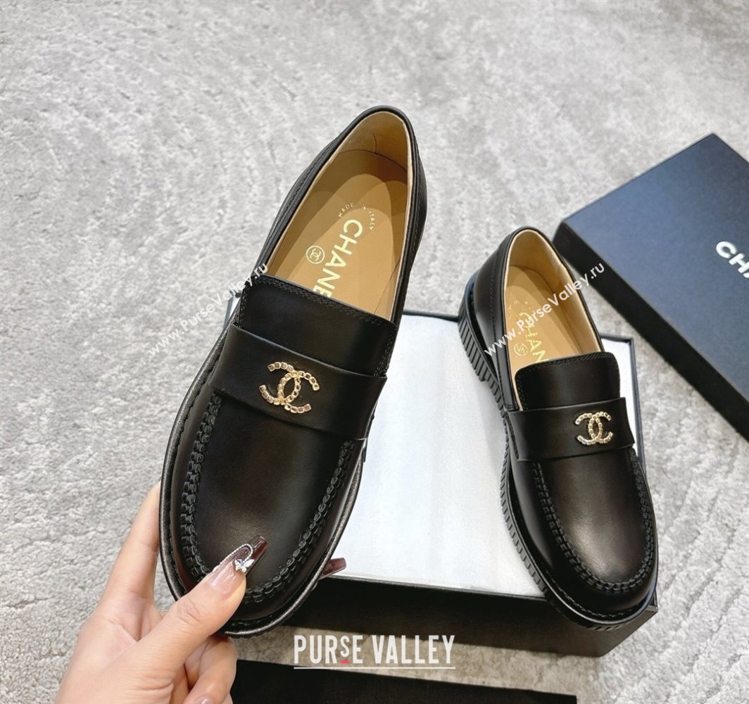 Chanel Calfskin Leather Loafers with Metal-Tone CC G46112 Black 2025 (KL-250305006)