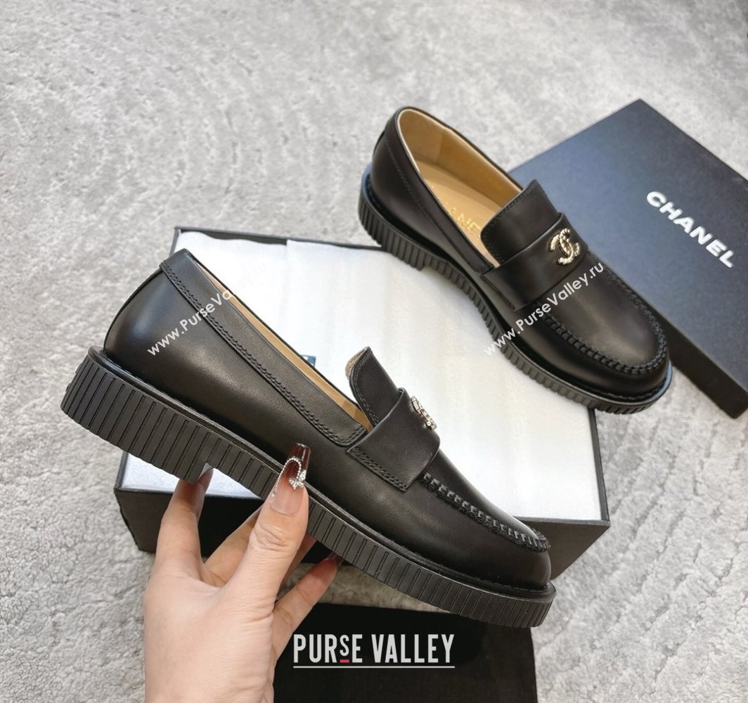 Chanel Calfskin Leather Loafers with Metal-Tone CC G46112 Black 2025 (KL-250305006)