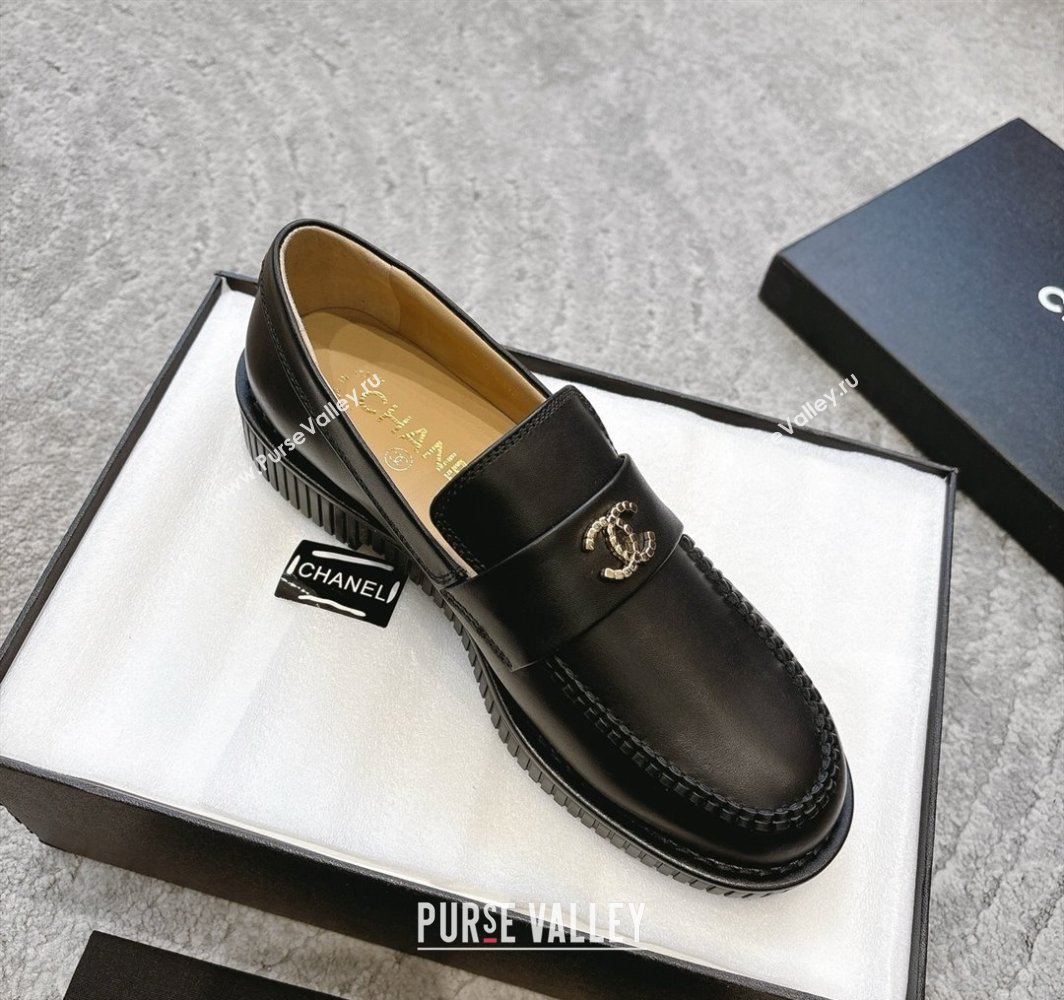 Chanel Calfskin Leather Loafers with Metal-Tone CC G46112 Black 2025 (KL-250305006)