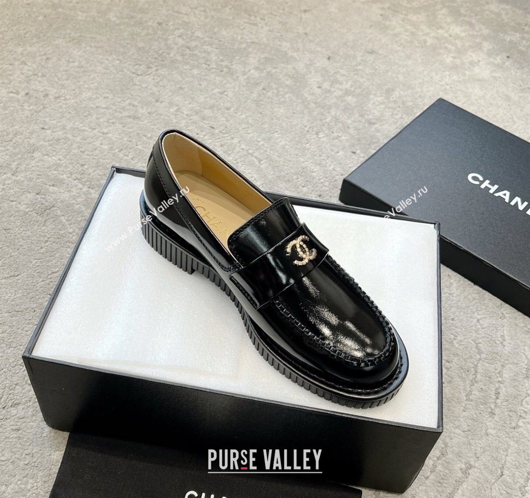 Chanel Shiny Crumpled Calfskin Loafers with Metal-Tone CC G46112 Black 2025 (KL-250305001)