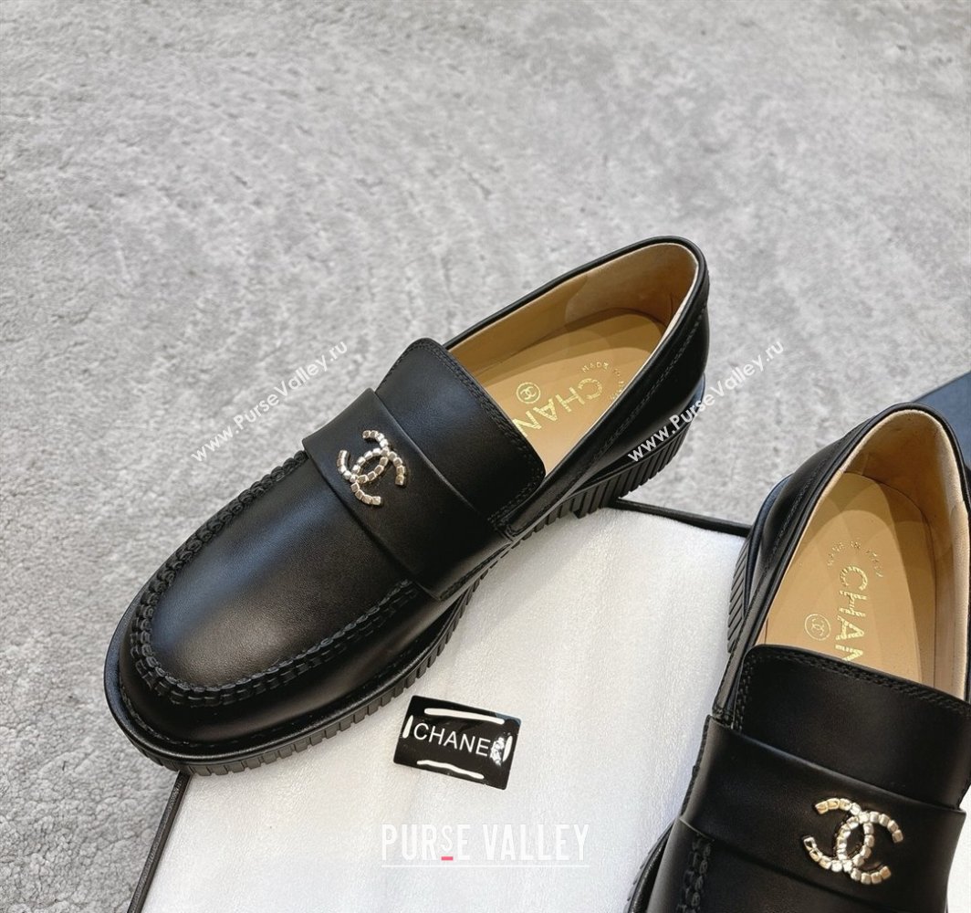 Chanel Calfskin Leather Loafers with Metal-Tone CC G46112 Black 2025 (KL-250305006)