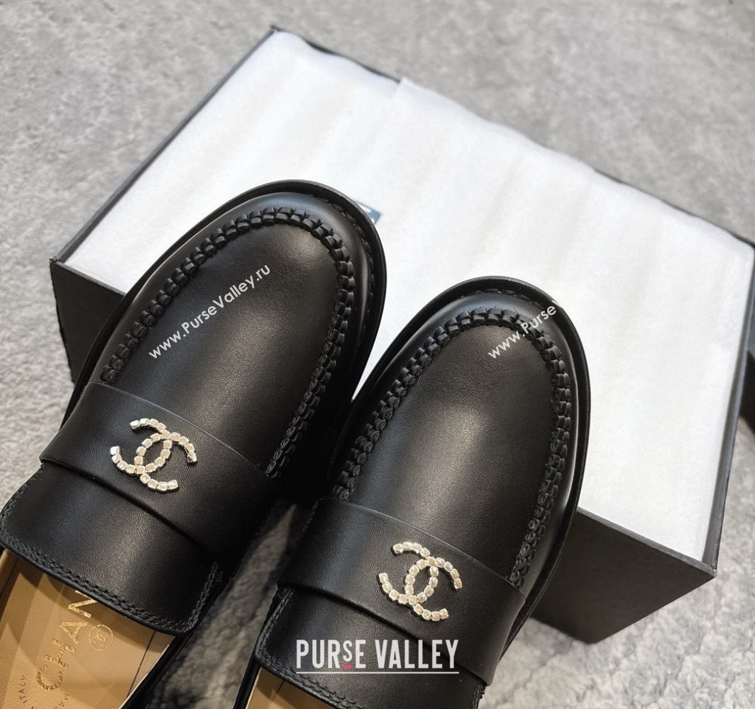 Chanel Calfskin Leather Loafers with Metal-Tone CC G46112 Black 2025 (KL-250305006)