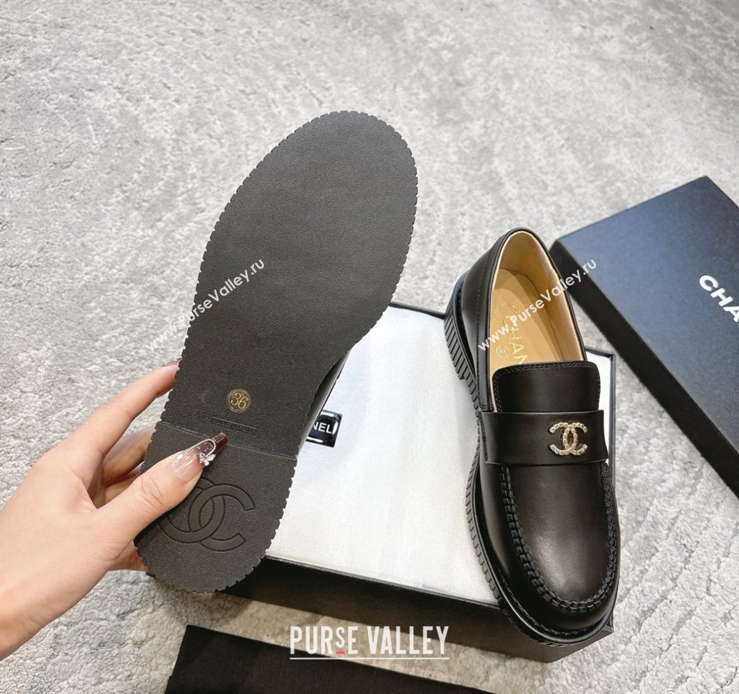 Chanel Calfskin Leather Loafers with Metal-Tone CC G46112 Black 2025 (KL-250305006)