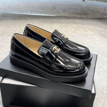 Chanel Shiny Crumpled Calfskin Loafers with Metal-Tone CC G46112 Black 2025 (KL-250305001)