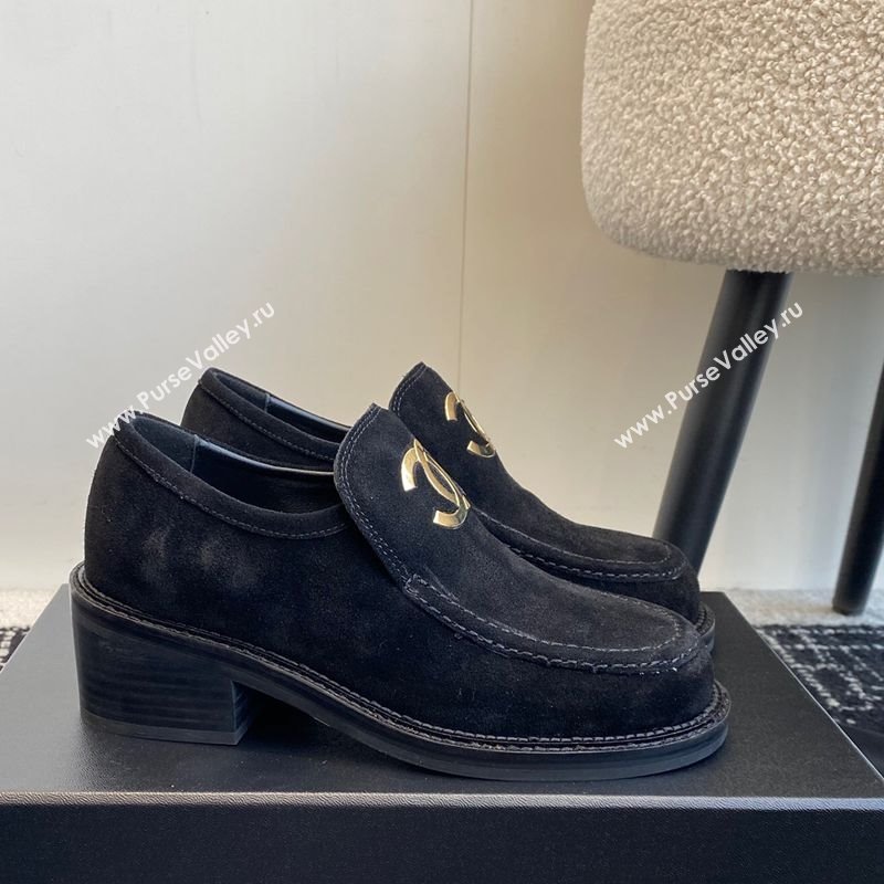 Chanel Suede Loafers with Metal-Tone CC G39602 Black 2025 (KL-250305039)