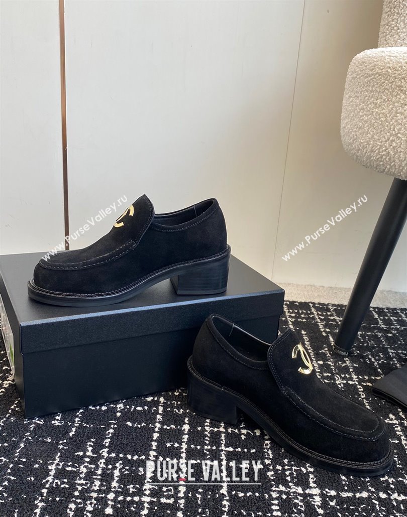 Chanel Suede Loafers with Metal-Tone CC G39602 Black 2025 (KL-250305039)