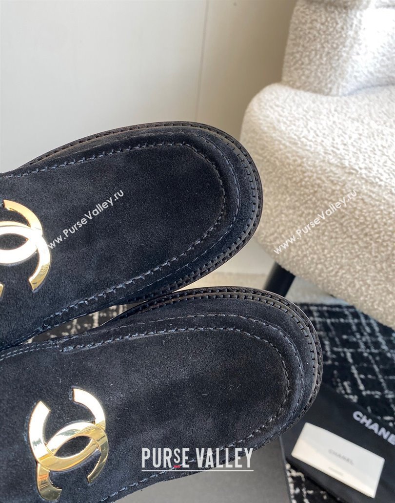 Chanel Suede Loafers with Metal-Tone CC G39602 Black 2025 (KL-250305039)