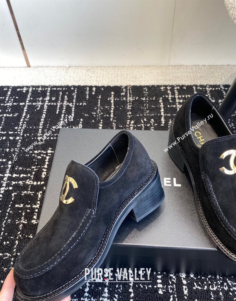 Chanel Suede Loafers with Metal-Tone CC G39602 Black 2025 (KL-250305039)