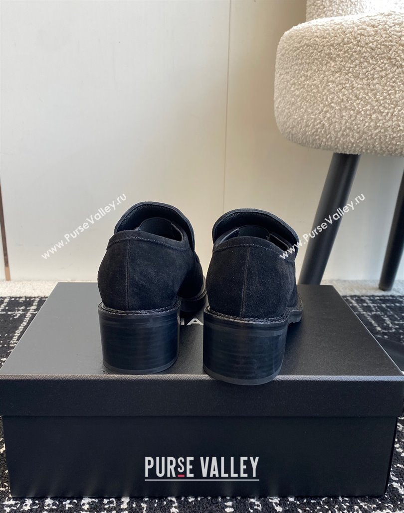 Chanel Suede Loafers with Metal-Tone CC G39602 Black 2025 (KL-250305039)