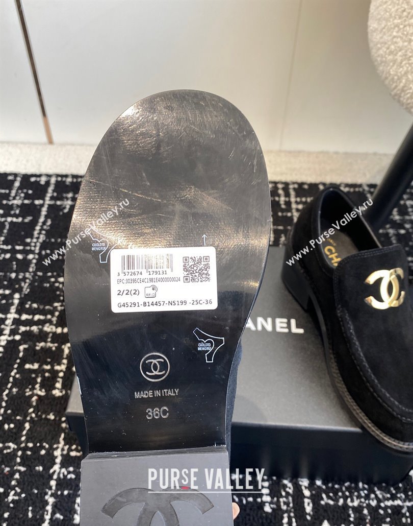 Chanel Suede Loafers with Metal-Tone CC G39602 Black 2025 (KL-250305039)