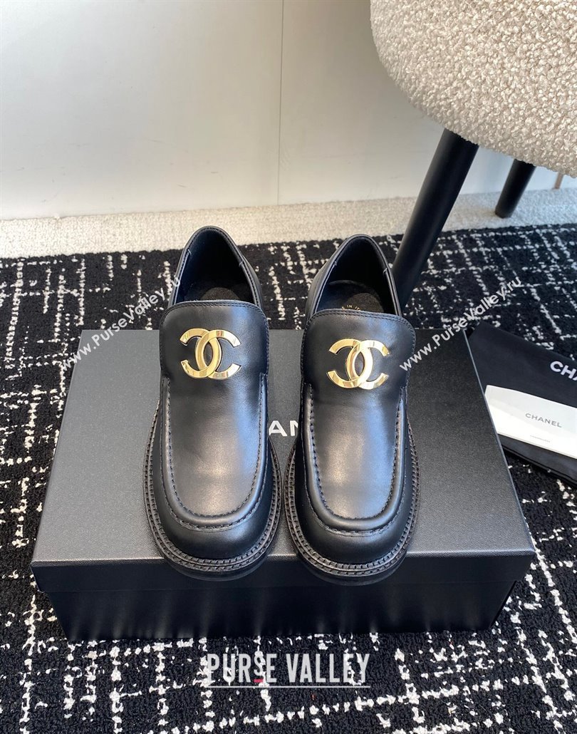 Chanel Calfskin Loafers with Metal-Tone CC G39602 Black 2025 (KL-250305041)