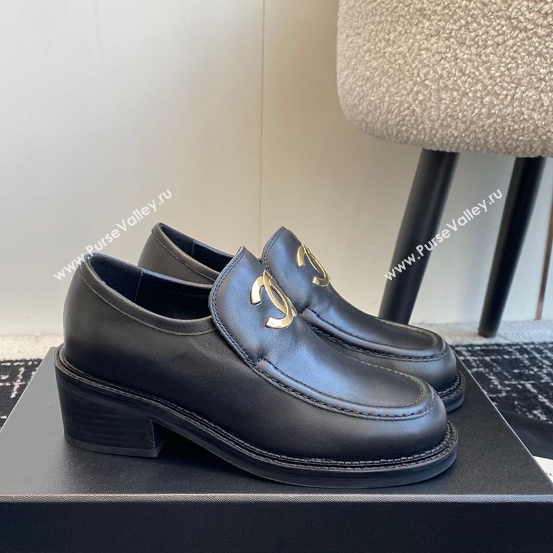 Chanel Calfskin Loafers with Metal-Tone CC G39602 Black 2025 (KL-250305041)