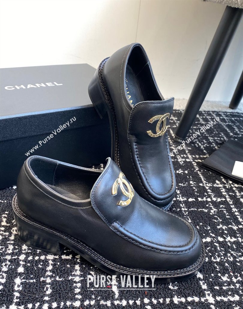 Chanel Calfskin Loafers with Metal-Tone CC G39602 Black 2025 (KL-250305041)