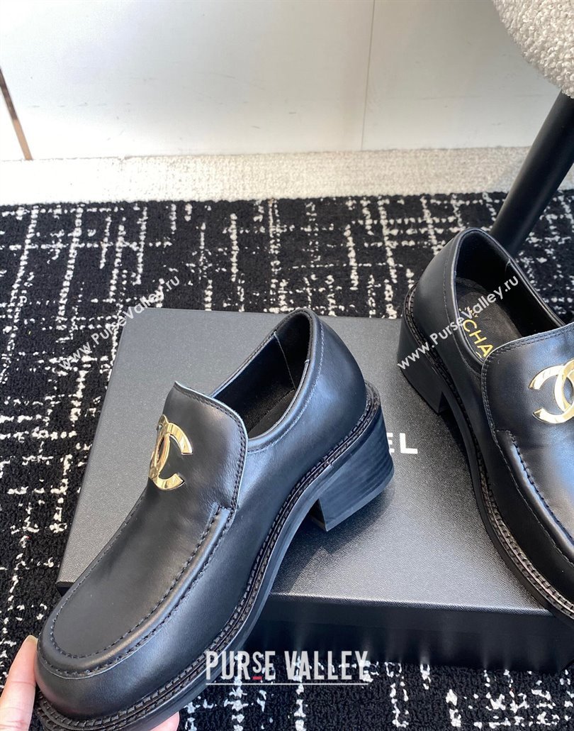 Chanel Calfskin Loafers with Metal-Tone CC G39602 Black 2025 (KL-250305041)
