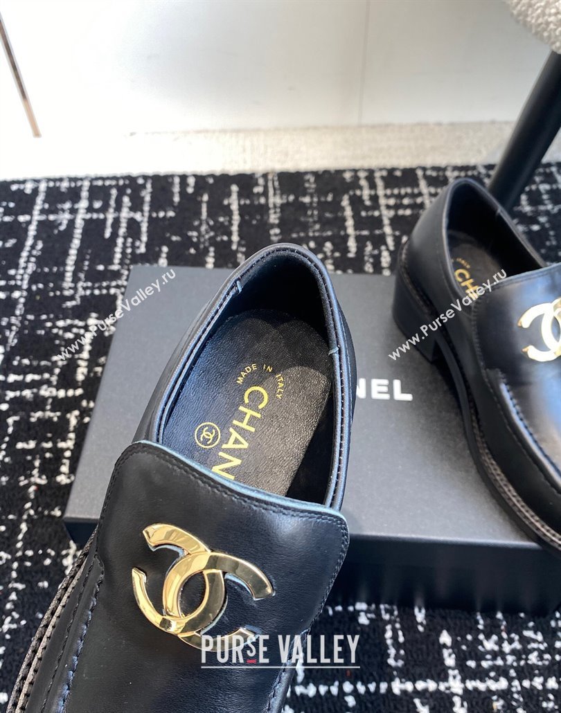 Chanel Calfskin Loafers with Metal-Tone CC G39602 Black 2025 (KL-250305041)