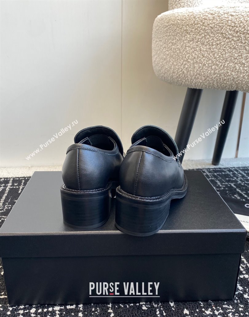 Chanel Calfskin Loafers with Metal-Tone CC G39602 Black 2025 (KL-250305041)